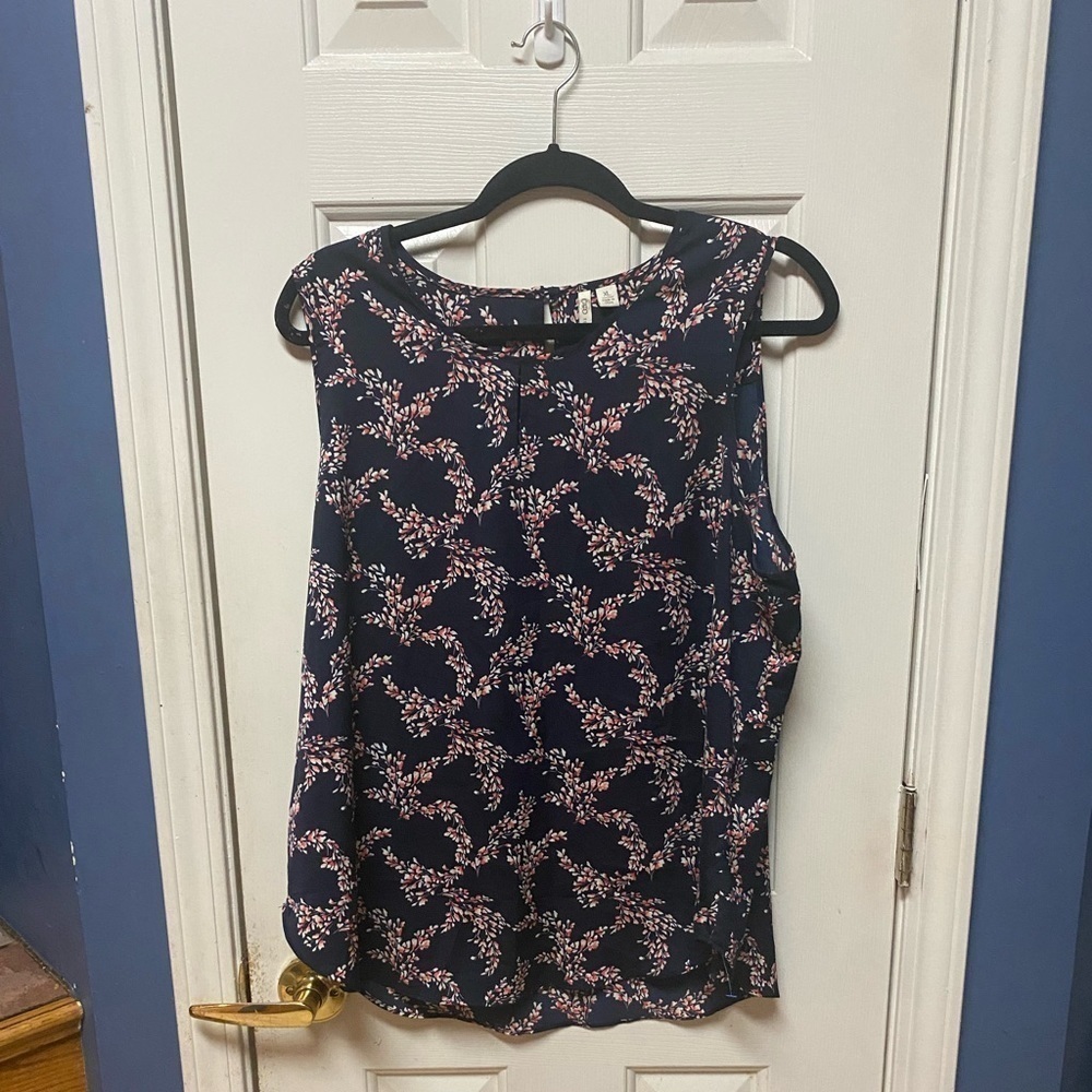 Cato Women's Size XL floral navy blue boat neck Tank Top Sleeveless.